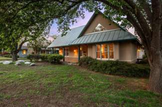 712 W Travis St Fredericksburg TX